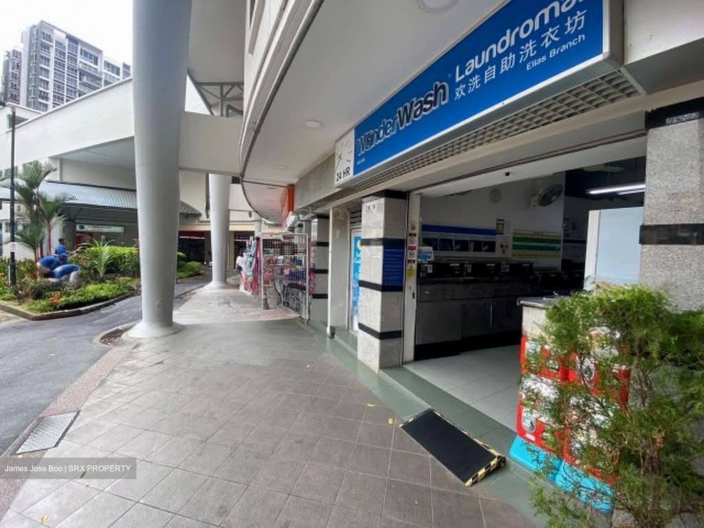 Elias Mall (D18), Retail #584082371